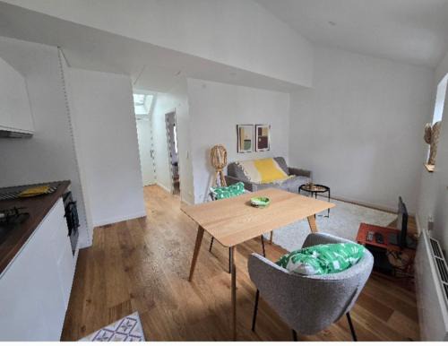 Decre-Cathedrale Appartement | Centre ville Appart T2, 2 à 4 pers, immeuble de caractère