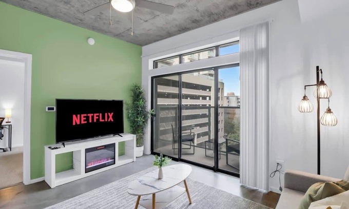 Evans Churchill Appartement | Centric 1BR In HEART of DTPHX Free Garage Parking