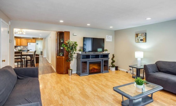 Downtown Rochester Maison | Centric Ranch in the South ave by Dwtn/UofR/Arpt