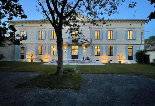 Perissac Maison | Château Belvédère - Swimming pool, Vineyard & countryside