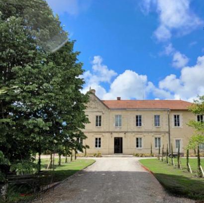Queyrac Lit Et Petit-Déjeuner | Château Bernon Maison d Hotes - Piscine et SPA