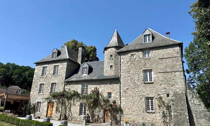 Ussel Lit Et Petit-Déjeuner | Château de la Borde à Ussel, centre-ville, proche autoroute A89