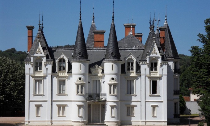 Noailly Lit Et Petit-Déjeuner | Château de la Motte
