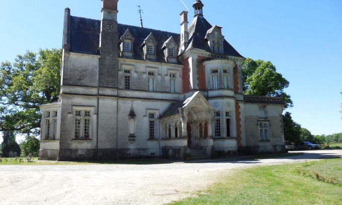 Lesignac-Durand Lit Et Petit-Déjeuner | Château de la Redortière