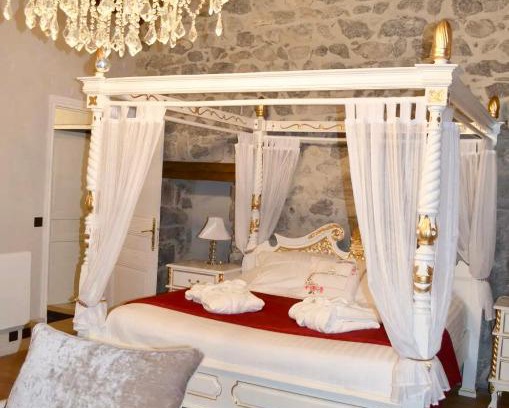 Cruet Lit Et Petit-Déjeuner | Château de la Rive - Suite Prestige - Chambre 2 personnes