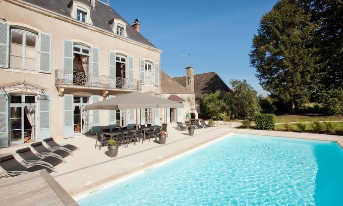 Lans Maison | CHATEAU LUXE avec 7 SUITES. PISCINE CHAUFFÉE. SAUNA. HAMMAM. FITNESS