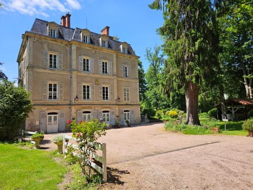 Lezoux Lit Et Petit-Déjeuner | Château de MontSablé