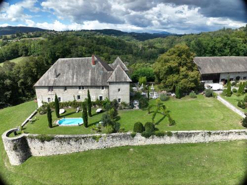 Vallieres Lit Et Petit-Déjeuner | Château de Morgenex