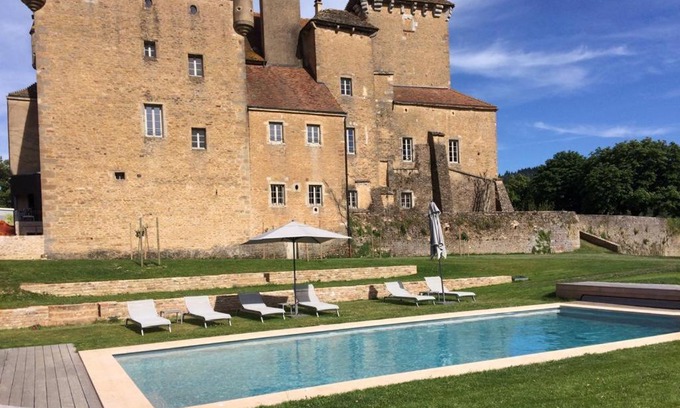 Pierreclos Lit Et Petit-Déjeuner | Château de Pierreclos