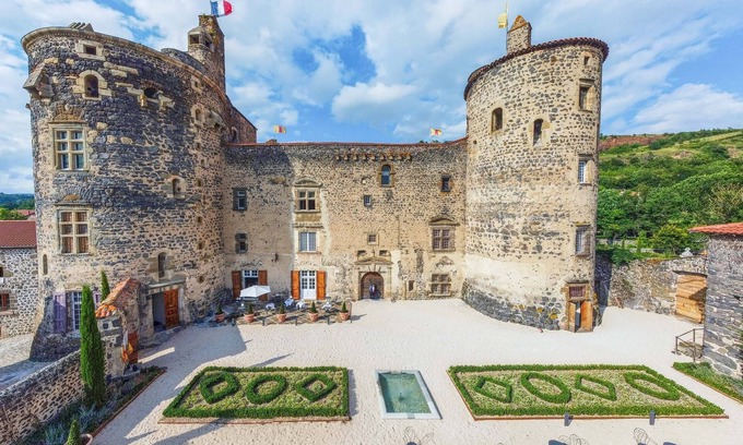 Saint-Vidal Hôtel | Château de Saint Vidal