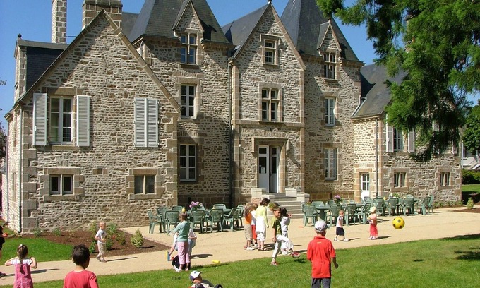 St Denis de Gastines Lit Et Petit-Déjeuner | Château du Bourg