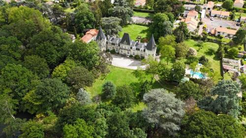 Bouaye Lit Et Petit-Déjeuner | Château du Bois de La Noe