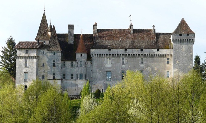 Chateau-l'Eveque Autre | Château-l'Evêque en Périgord- 3 suites et salle a louer a part pour evenements