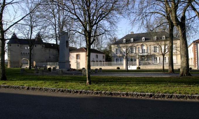 Vic-sur-Seille Lit Et Petit-Déjeuner | Château Mesny