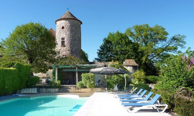 Sadillac Autre | Château with Pool & Golf Course