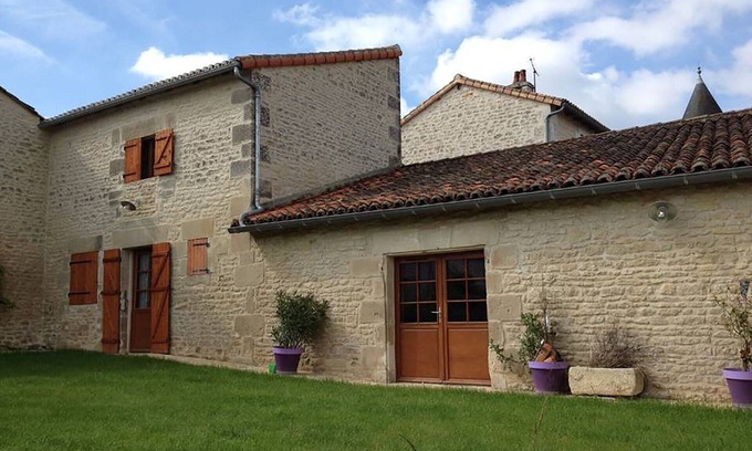 Saint-Georges-les-Baillargeaux Cottage | Charming gîte for 4/5 people, "La jument verte", 4 minutes from Futuroscope
