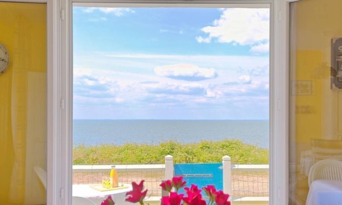Quimiac Maison | Charme de la plage du Moulin by Interhome