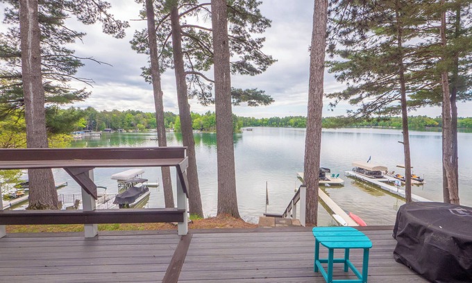 Waupaca Maison | Chain Lakefront Retreat Awesome Sandbar Newly remodeled