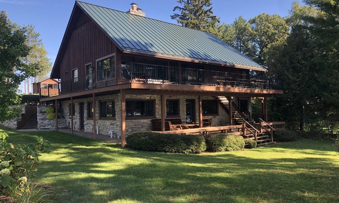 Waupaca Maison | Chain O'Lakes Homes pour les grands groupes multi-familiaux, les mariages et les événements