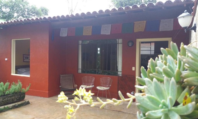 Sao Sebastiao das Aguas Claras Cabine | "Chalé Balines Oroboro" 1 - Casa com jardim de 150 m e cozinha completa em Macacos