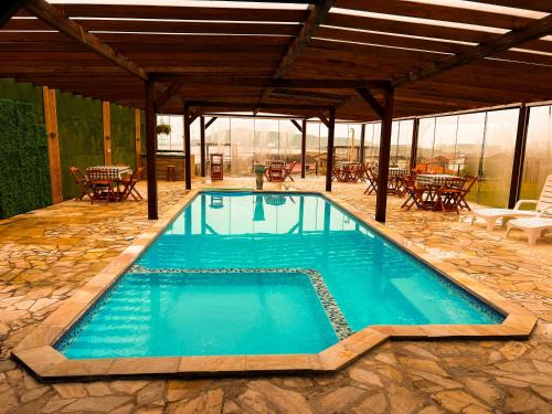 Vila Alvorada Maison | Chalé com Piscina Aquecida - Vista Panorâmica da Praia, a 200m do Mar, Sala de Jogos, Academia e Churrasqueira
