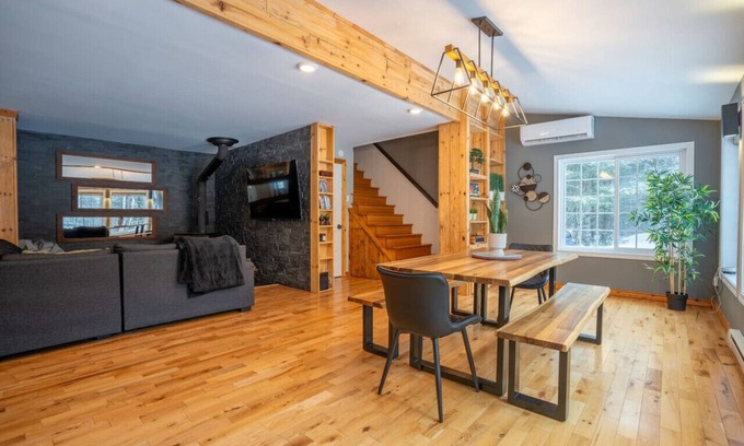 Matawinie Regional County Municipality Appartement | Chalet Synergie|Hot Tub | River & Kayaks |Sleeps 8