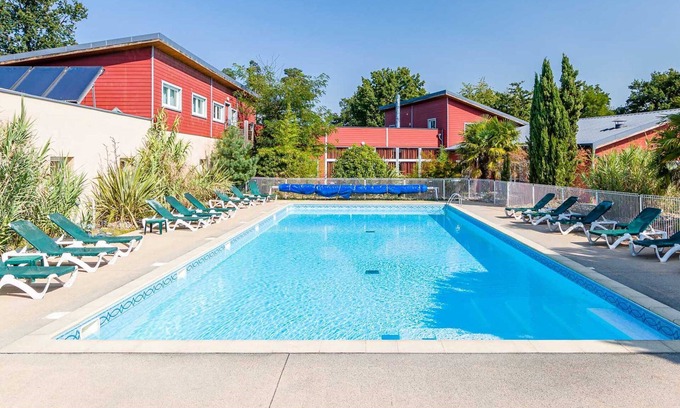Chaveignes Chalet De Ski | Chalet Abordable au cœur du Val de Loire | Accès Piscine