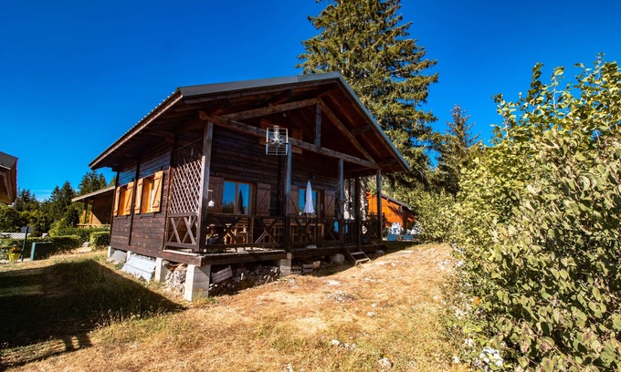 Saint-Laurent-en-Grandvaux Chalet De Ski | Chalet du Bois Joli - Deux Chambres Chalet, Couchages 6