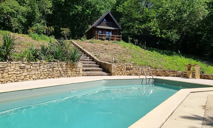 Blanquefort-sur-Briolance Chalet De Ski | maison chalet,piscine privée chauffée (15/05 à 01/10)aux portes du Perigord noir
