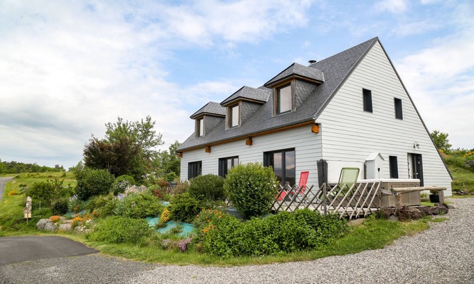 Saint-Nectaire Chalet De Ski | CHALET 136 m² - 4 * - 8 personnes - vue exceptionnelle sur le massif du Sancy