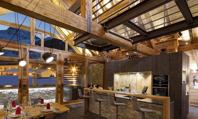 Les Deux Alpes Chalet De Ski | Chalet, à 150m des pistes de ski, remise en forme, sauna, terrasse, cheminée ou poêle à bois