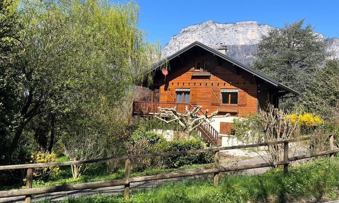 Alex Chalet De Ski | Chalet (2 to 5 people) in a peaceful setting at the foot of the mountains and 10 minutes from Lake Annecy