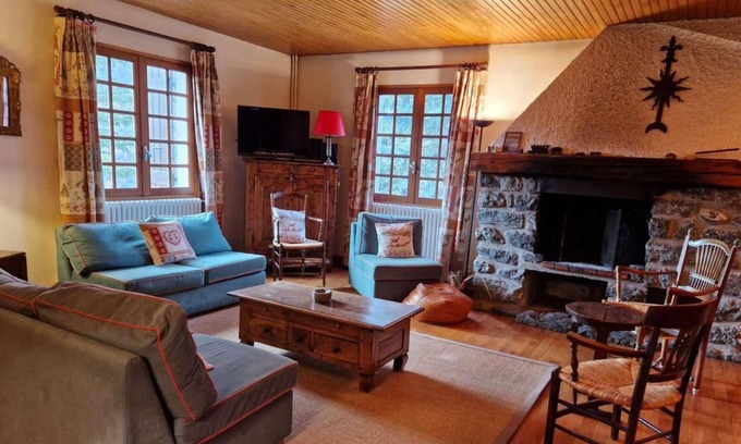 Vars Cabine | Chalet, 3rd floor, view mountain, balcony, fireplace or stove, tv, 200m², Vars