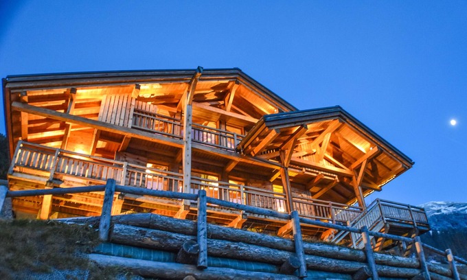 Beaufort Chalet De Ski | Grand chalet de LUXE, jacuzzi, sauna, vues imprenables, grande terrasse au sud