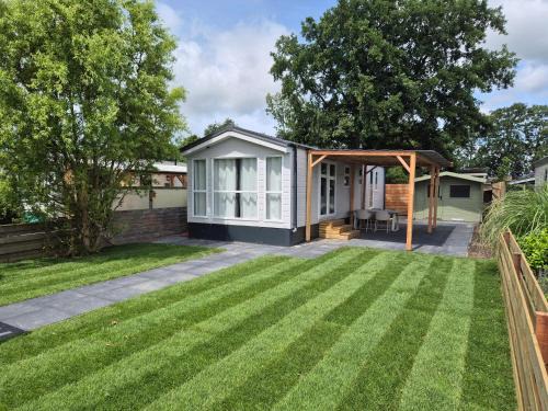 Sint Maarten Chalet De Ski | Chalet 549 op Recreatiepark de Wielen