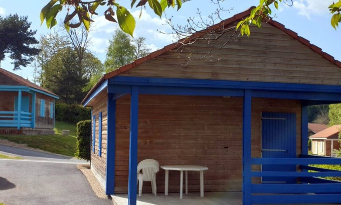 Blavignac Chalet De Ski | Chalet '6 Personnes Bleuet price Semaine' with Mountain View, Shared Pool and Wi-Fi