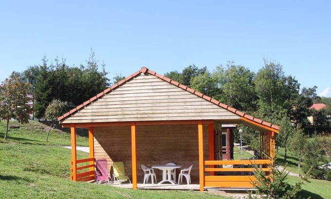 Blavignac Chalet De Ski | Chalet '6 Personnes Zinnia Semaine' with Mountain View, Shared Pool and Wi-Fi