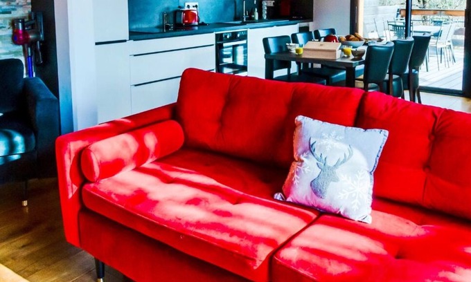Saint-Pierre-d'Albigny Chalet De Ski | Chalet 'Au Pied De L'arcluse' with Mountain View, Wi-Fi and Air Conditioning