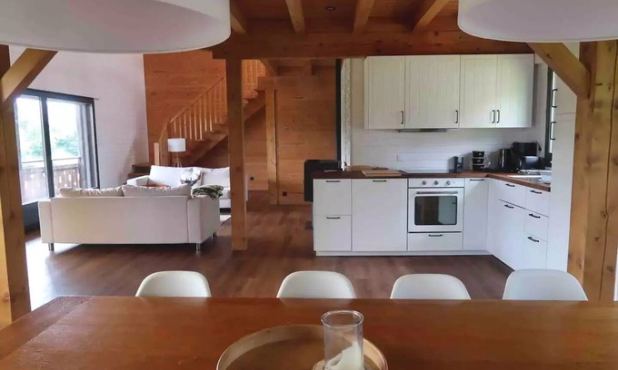 Le Frasnois Chalet De Ski | Chalet Accueillant avec vue sur le lac de Narlay.
