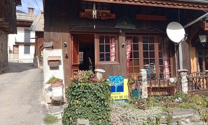 La Lechere Chalet De Ski | Chalet Ancien les Marmottes