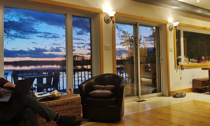 Pincourt Appartement | Chalet Au Bord de l eau près plage