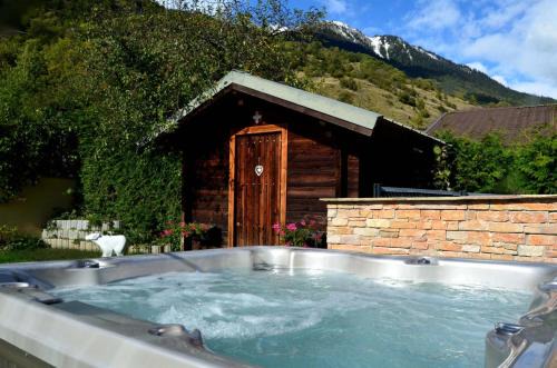Aime Chalet De Ski | Chalet avec Jacuzzi, billard, jardin clos, proche Paradiski