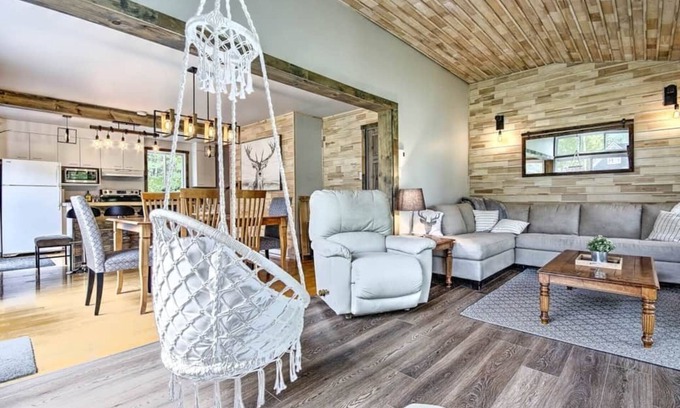 Saint-Jean-de-Matha Chalet De Ski | Chalet Blanc /Bord de l'eau navigable ( kayak , paddle board ) spa activitees