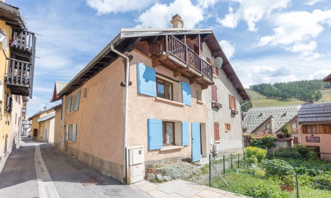 Montgenevre Maison | Chalet Blue Shutter, 50m des pistes, 10 personnes .