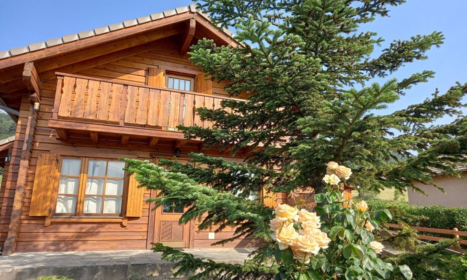 Embrun Chalet De Ski | Chalet bois au calme meublé de tourisme 3 étoiles à EMBRUN lac de SERRE -PONÇON