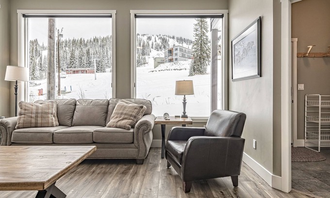 Silver Star Mountain Maison | Maison de 6 chambres (18 personnes) dans un endroit fantastique avec deux bains à remous privés!