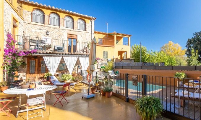 Esponella Chalet De Ski | Chalet "Casa Vilert" with Mountain View, Shared Pool & Wi-Fi