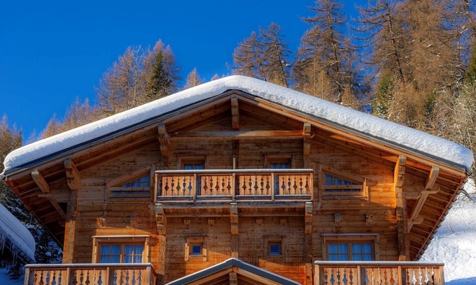 La Roche Chalet De Ski | Chalet classique et spacieux 10p, à deux minutes des pistes!