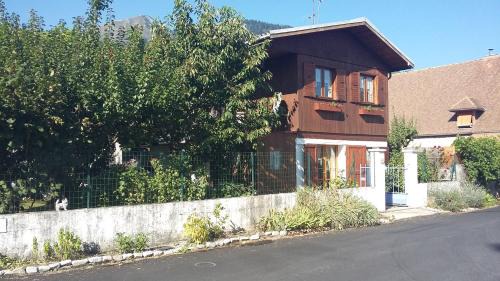 Saint-Maurice-en-Trieves Chalet De Ski | Chalet dans village
