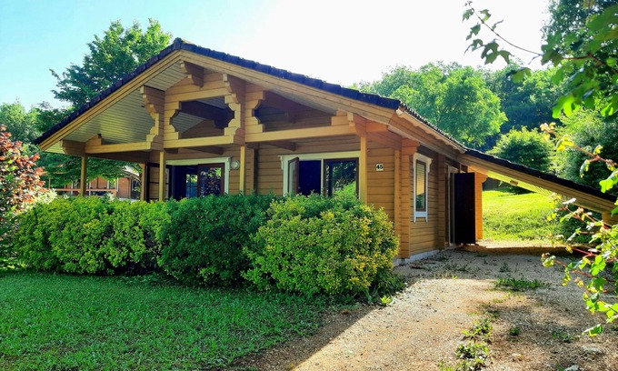 Mauroux Chalet De Ski | Chalet dans un village de vacances au coeur du département du lot